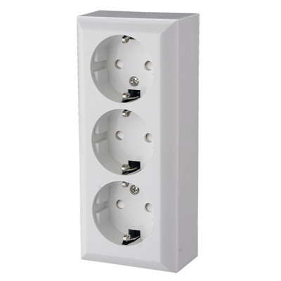 Priza tripla cu impamantare, montaj aplicat, Quatric