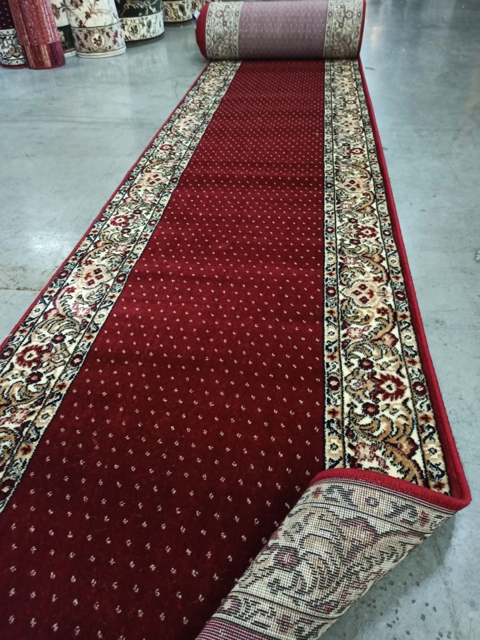 Covor biserica Traversa, Lotos, Rosu, 120x300 cm, Delta