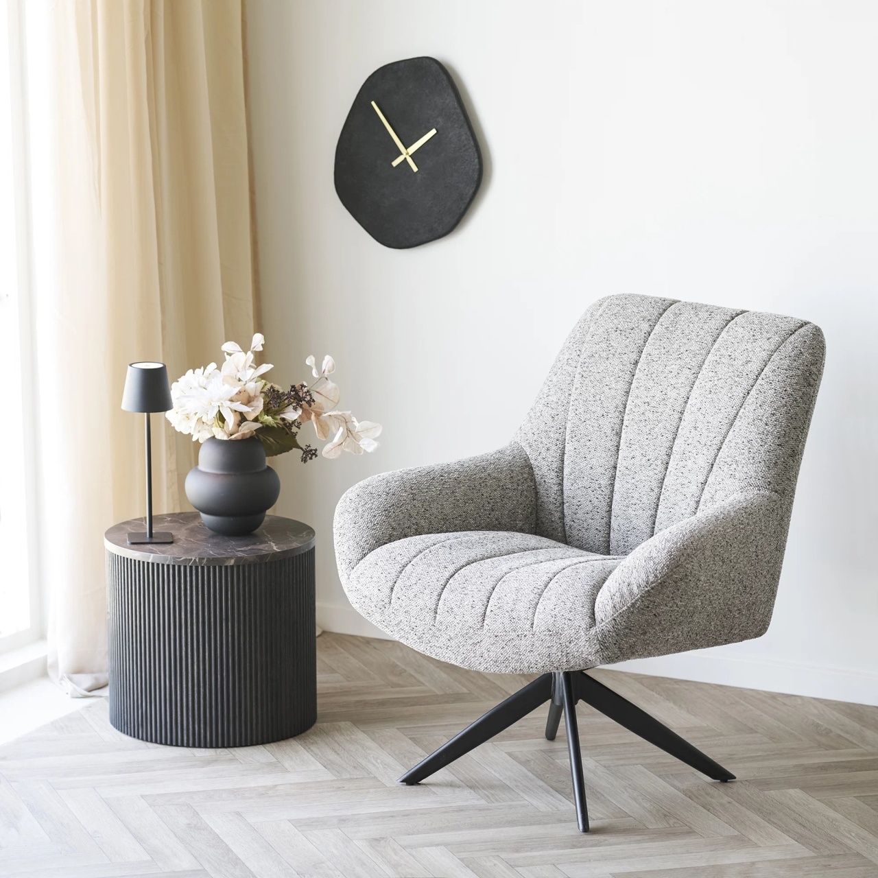 Ceas de perete Vienna, Negru, 3.5x38x45 cm