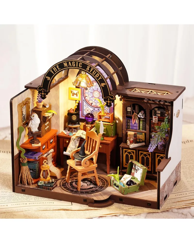 Diorama. Puzzle 3D 267 piese - Camera de magie | Robotime