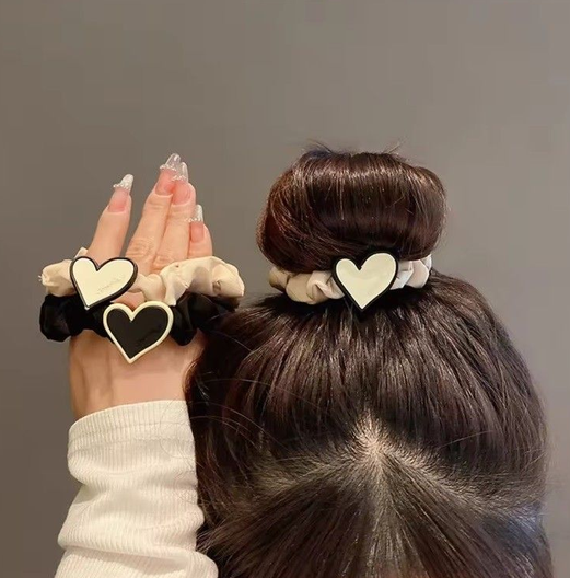 Resigilat Elastic Ivory pentru Par cu Accesoriu Inima