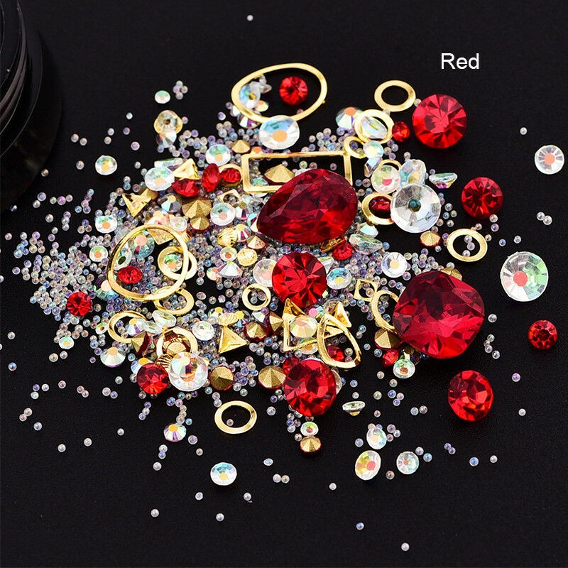 Mix Decorațiuni Nail Art pentru Unghii, cu Strasuri Roșii și Irizate, Cristale de Diferite Dimensiuni și Elemente Metalice Aurii, Model Rosu